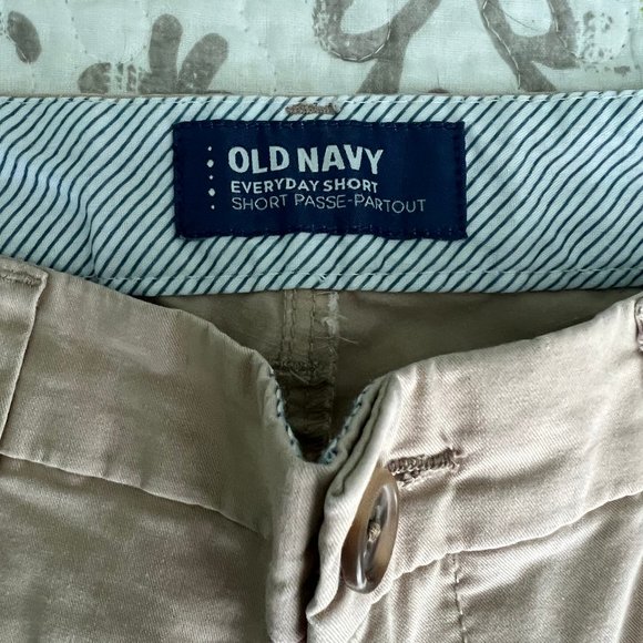 Old Navy Everyday Shorts - Picture 2 of 4